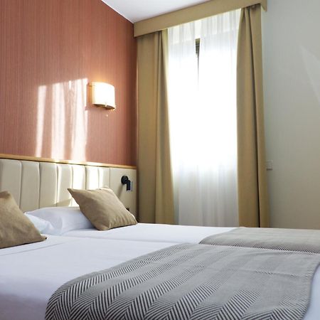 Hospedium Hotel Los Condes Madrid Room photo