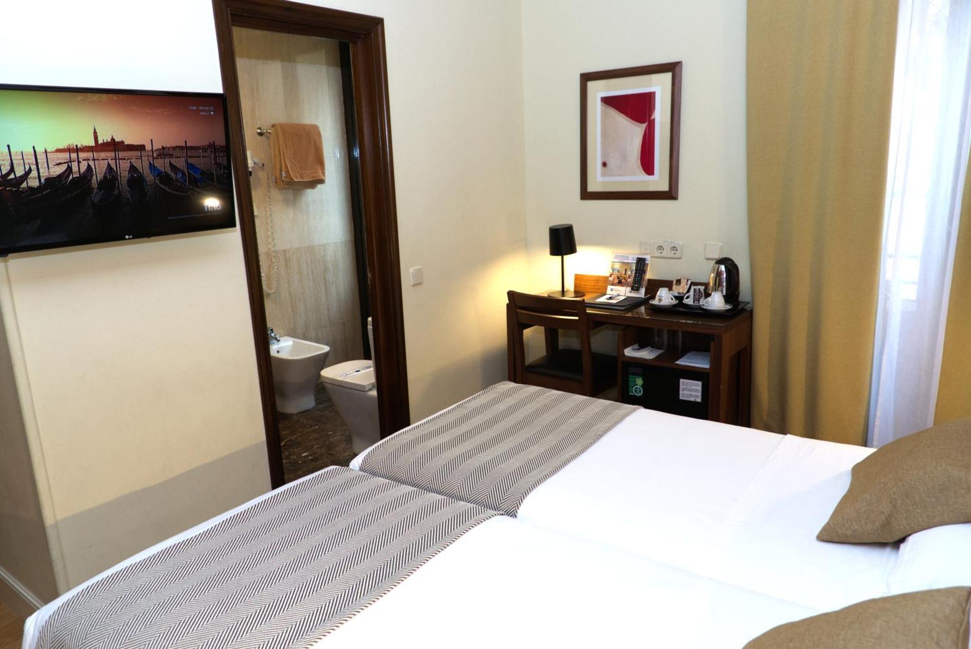 Hospedium Hotel Los Condes Madrid Room photo