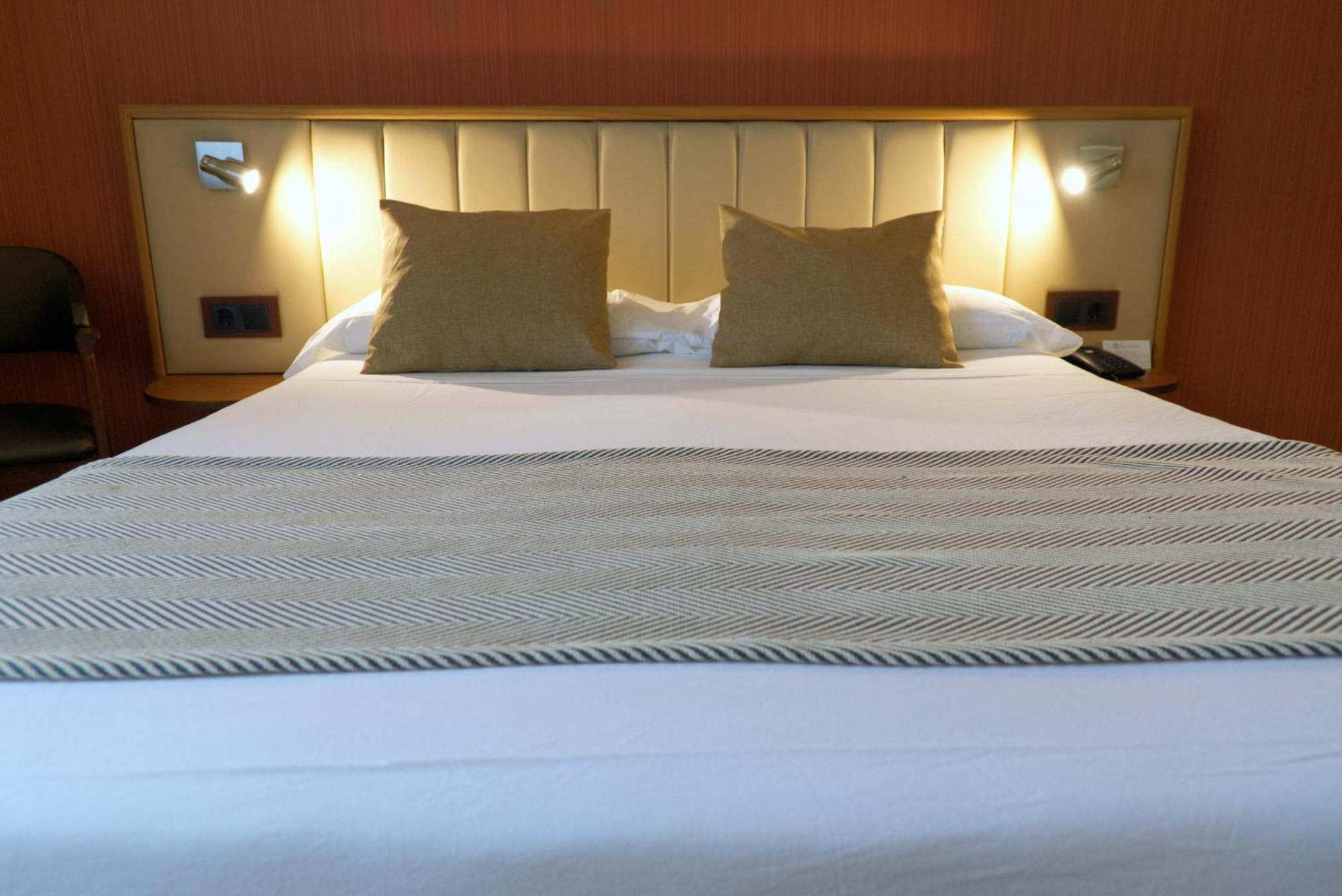 Hospedium Hotel Los Condes Madrid Room photo